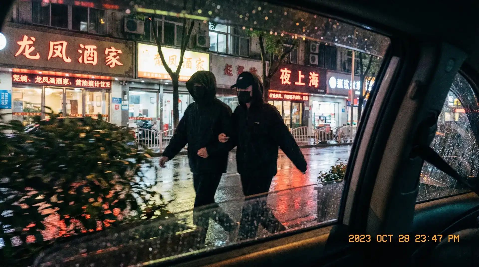 国奥体育网站 - 顶流明星深夜密会现场抓拍照片